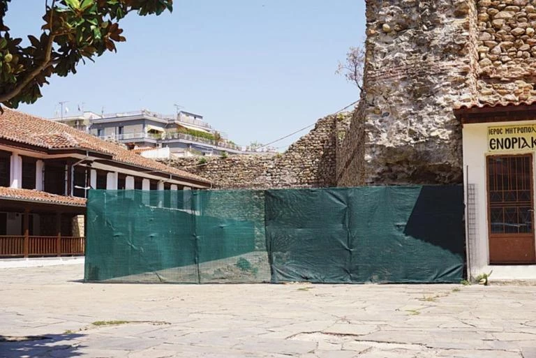 Φρίκη στην Κομοτηνή: Ανθρωπινα οστά πίσω από περίφραξη – Σε πλήρη εξέλιξη η μεγάλη έρευνα (εικόνες)